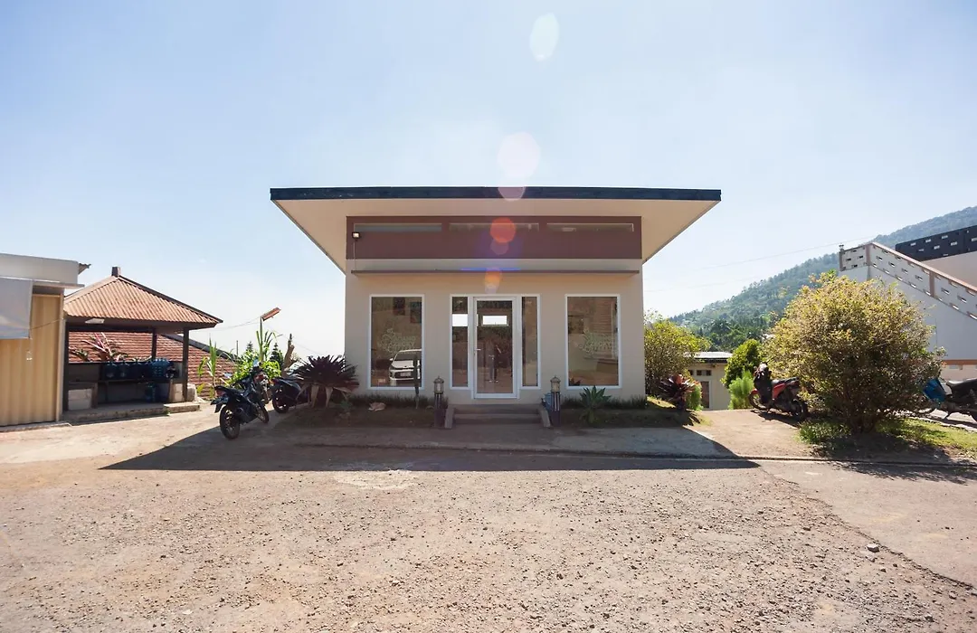 Urbanview Resort Adang Zecky Cisarua Puncak by RedDoorz-1